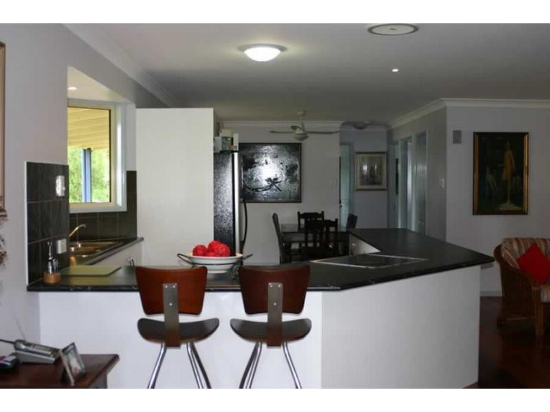 28 Coast Road, Macleay Island QLD 4184