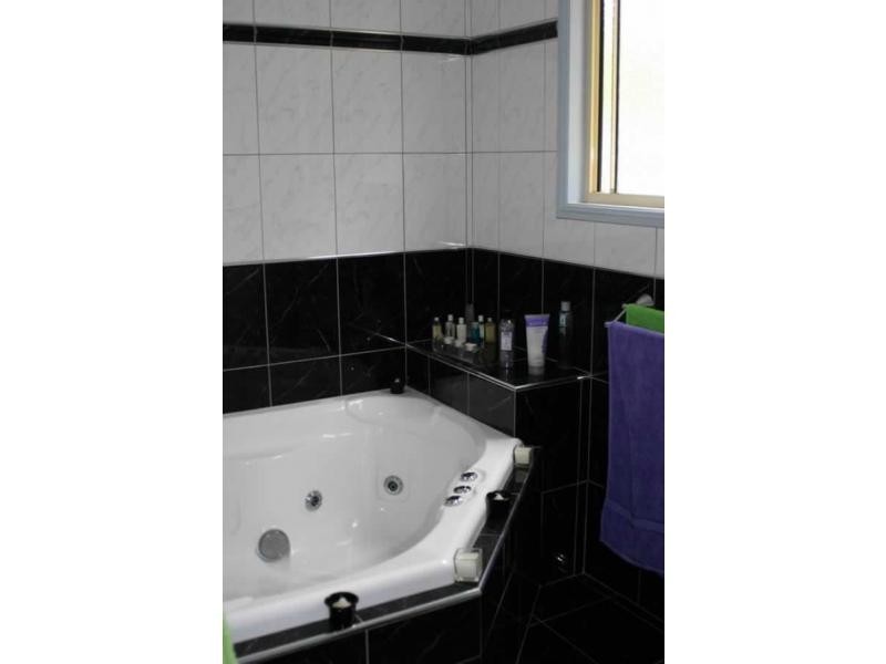 28 Coast Road, Macleay Island QLD 4184