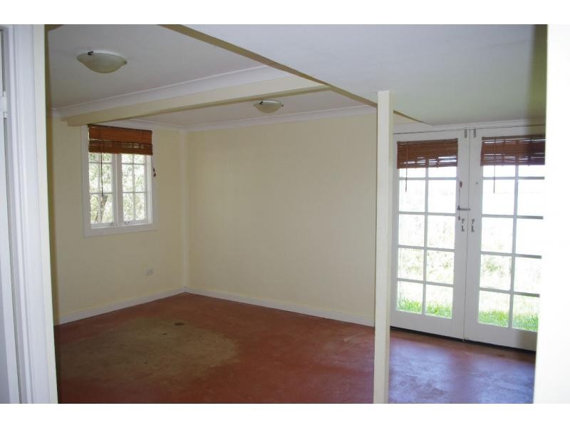 19 Cliff Terrace, Macleay Island QLD 4184