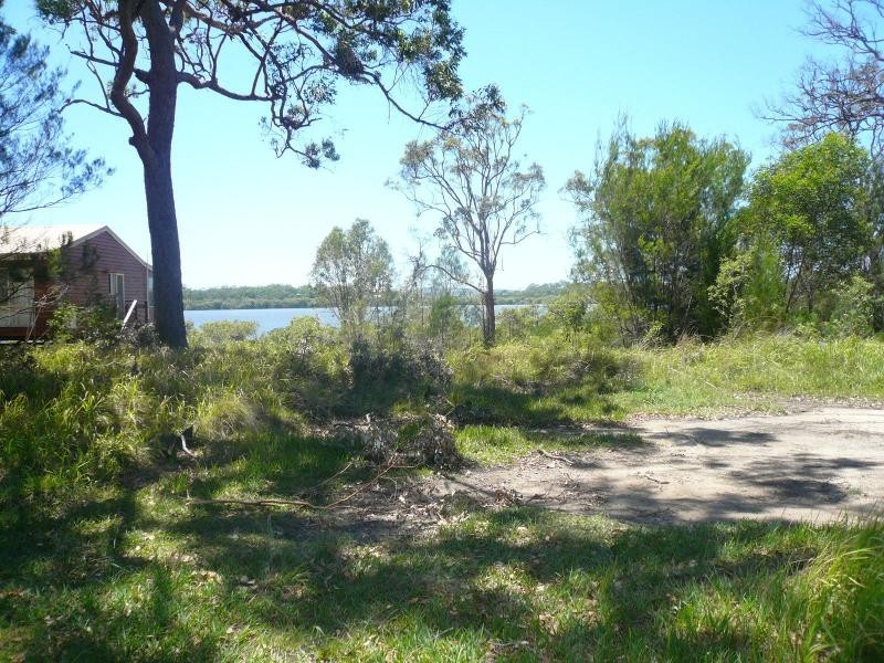 8 Hilda Crescent, Macleay Island QLD 4184