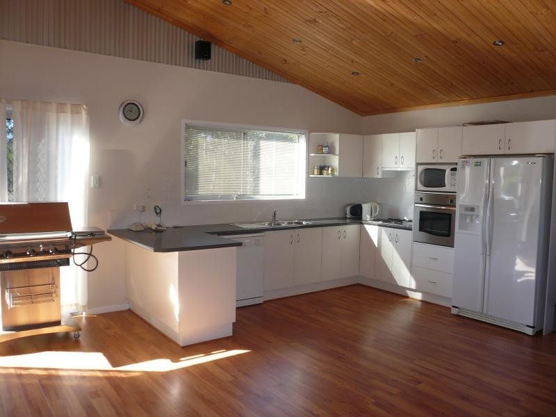 19 Francis Road, Macleay Island QLD 4184