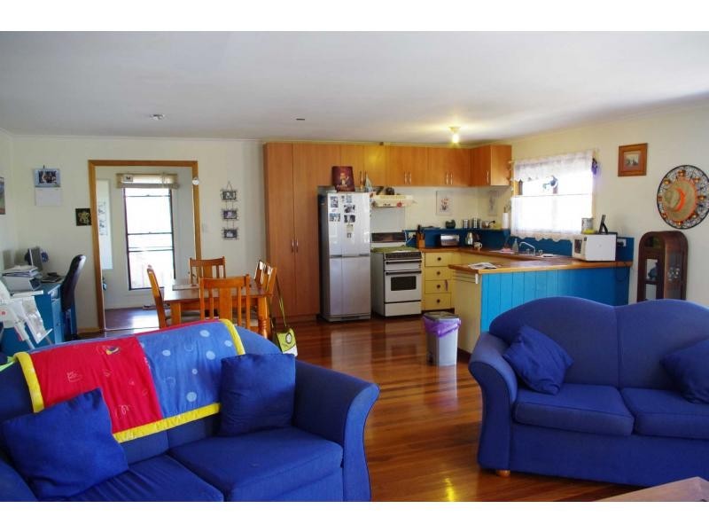 22 Calm Waters Crescent, Macleay Island QLD 4184