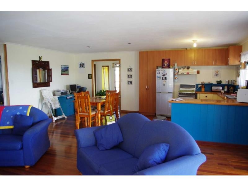 22 Calm Waters Crescent, Macleay Island QLD 4184