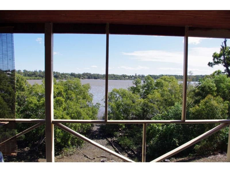 22 Calm Waters Crescent, Macleay Island QLD 4184