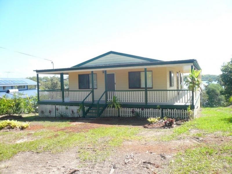 22 Calm Waters Crescent, Macleay Island QLD 4184