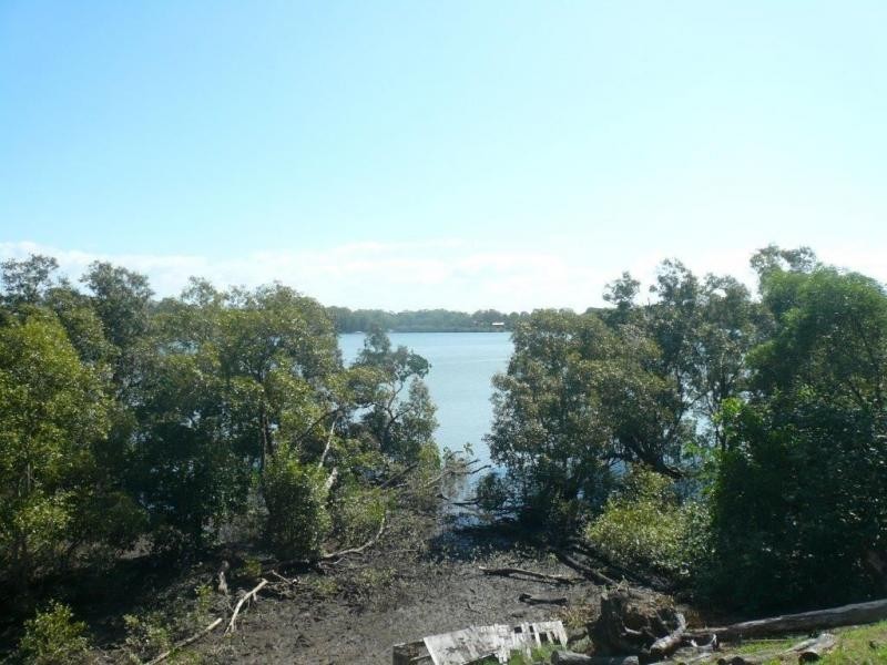 22 Calm Waters Crescent, Macleay Island QLD 4184