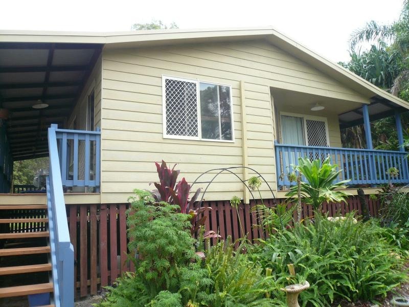 8 Rainbow Avenue, Macleay Island QLD 4184