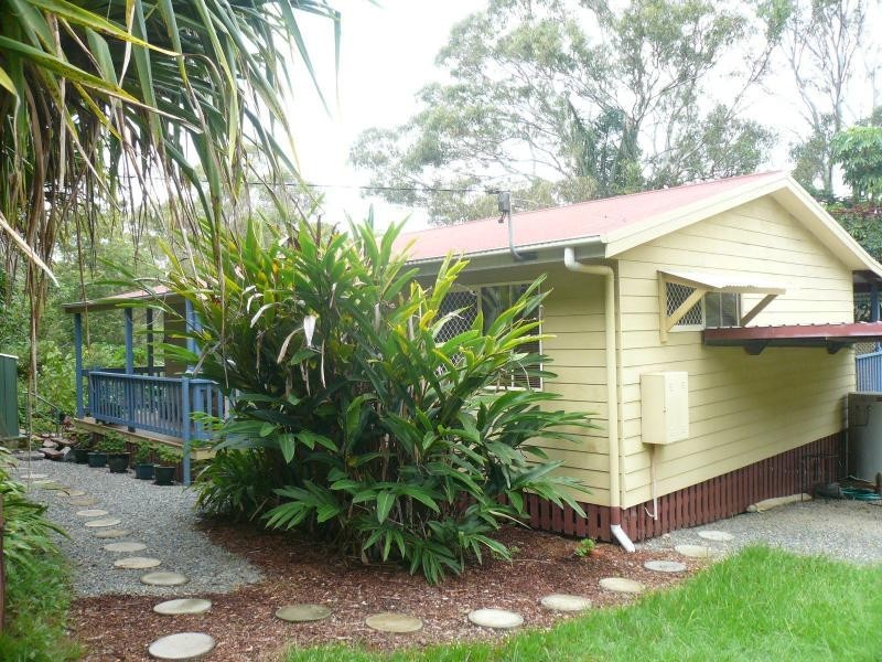 8 Rainbow Avenue, Macleay Island QLD 4184