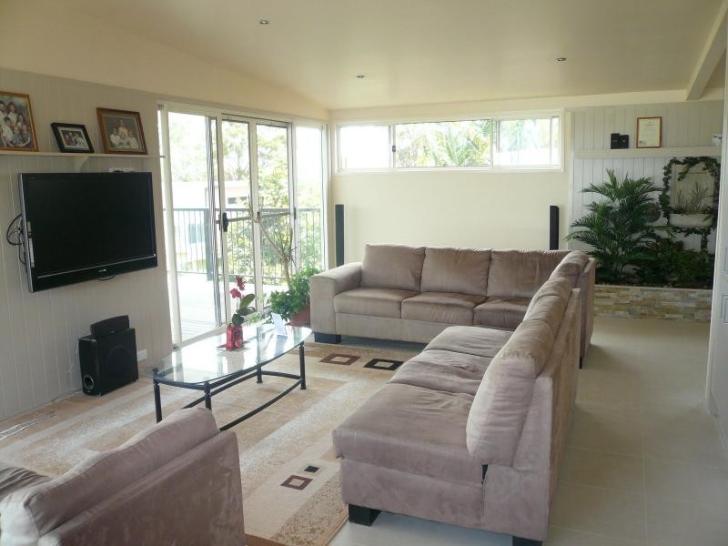 34 Eastbourne Terrace, Macleay Island QLD 4184