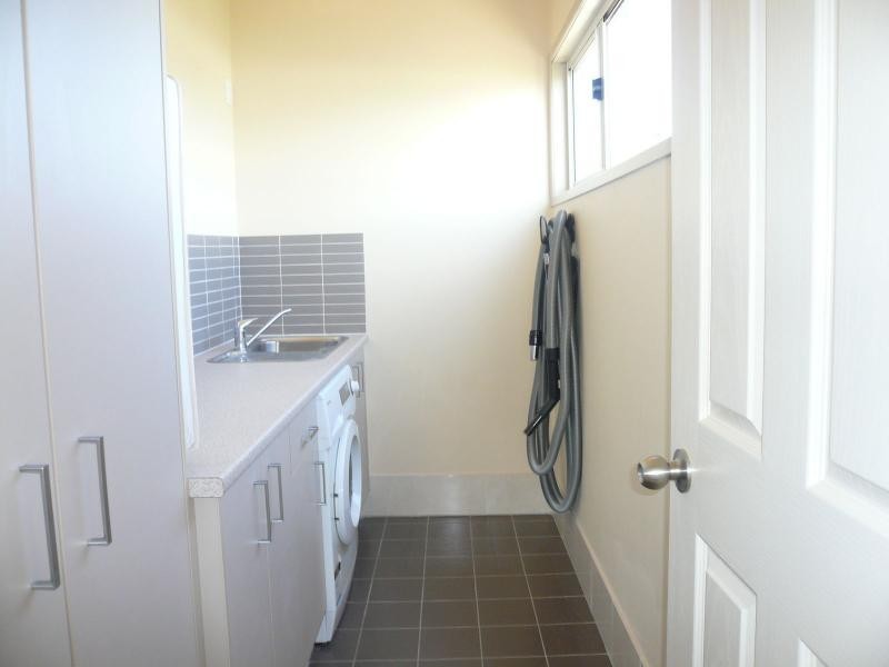 34 Eastbourne Terrace, Macleay Island QLD 4184