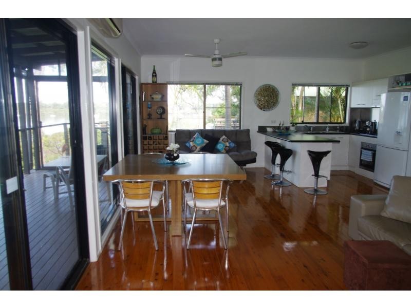 8 Cowes Street, Macleay Island QLD 4184