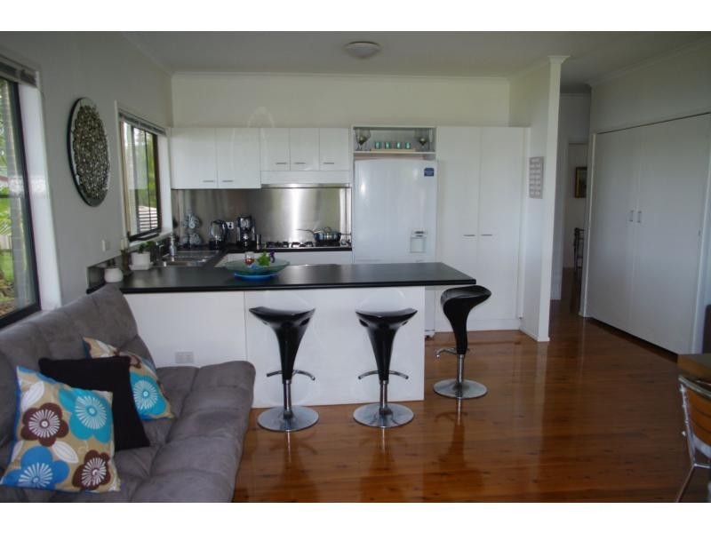 8 Cowes Street, Macleay Island QLD 4184