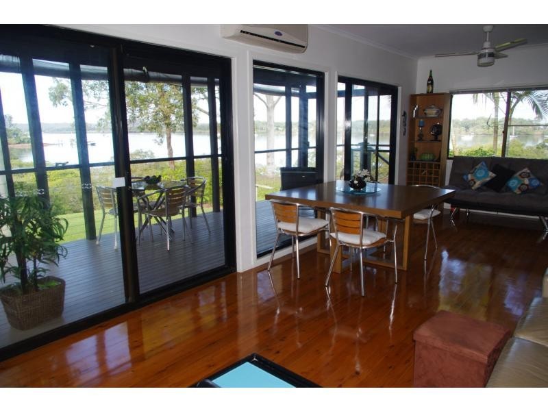 8 Cowes Street, Macleay Island QLD 4184