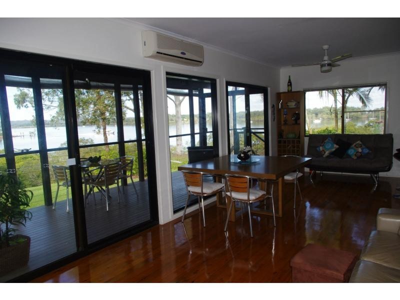 8 Cowes Street, Macleay Island QLD 4184