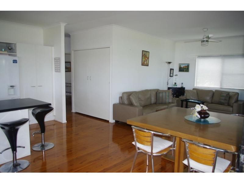 8 Cowes Street, Macleay Island QLD 4184