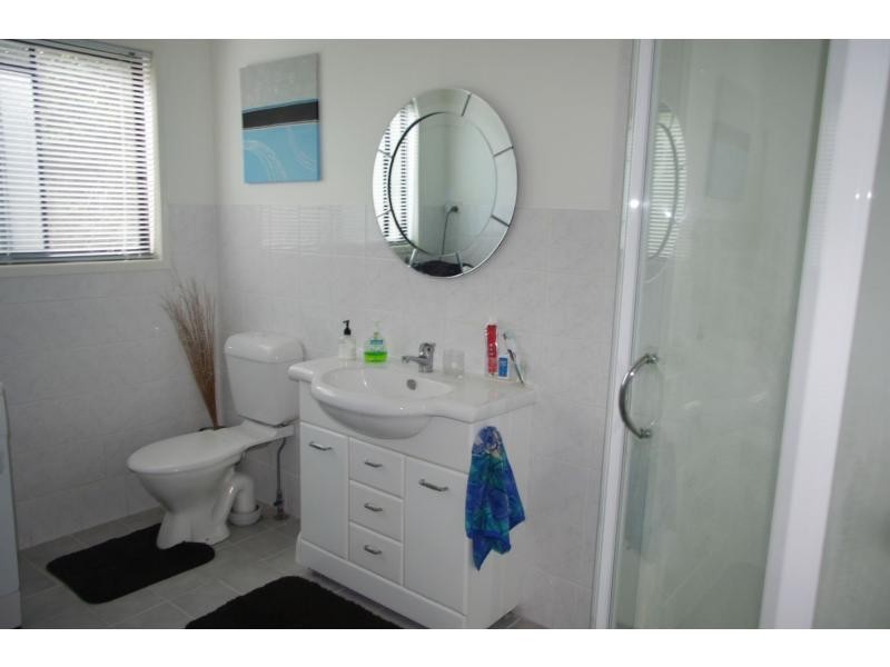 8 Cowes Street, Macleay Island QLD 4184