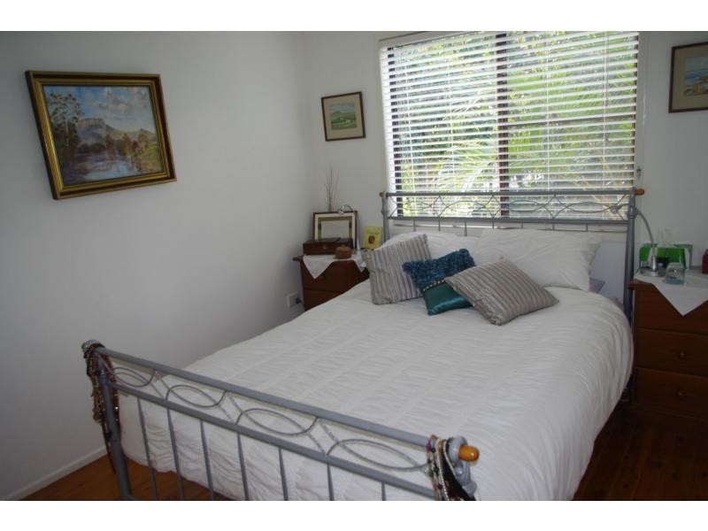 8 Cowes Street, Macleay Island QLD 4184