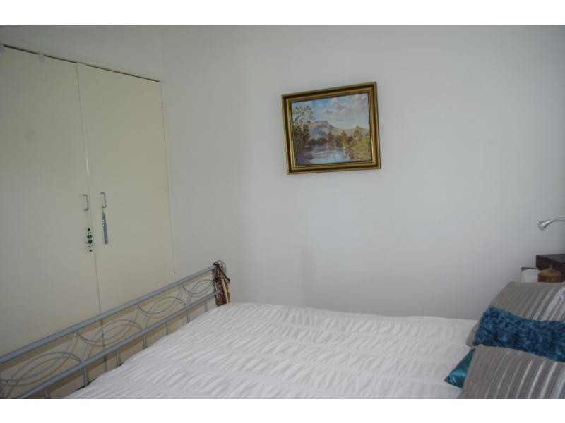 8 Cowes Street, Macleay Island QLD 4184