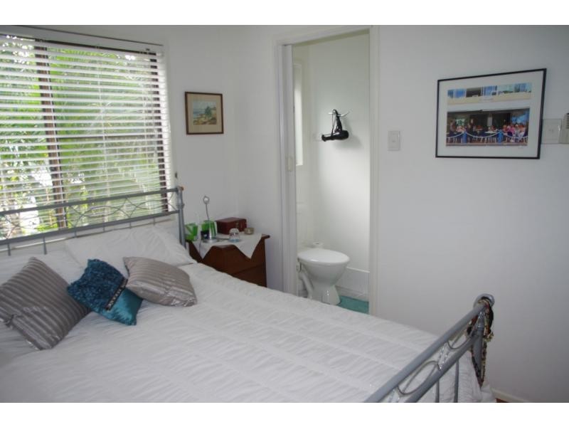 8 Cowes Street, Macleay Island QLD 4184