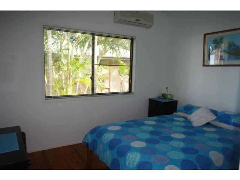 8 Cowes Street, Macleay Island QLD 4184