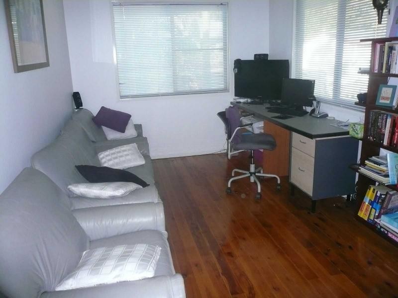 8 Cowes Street, Macleay Island QLD 4184