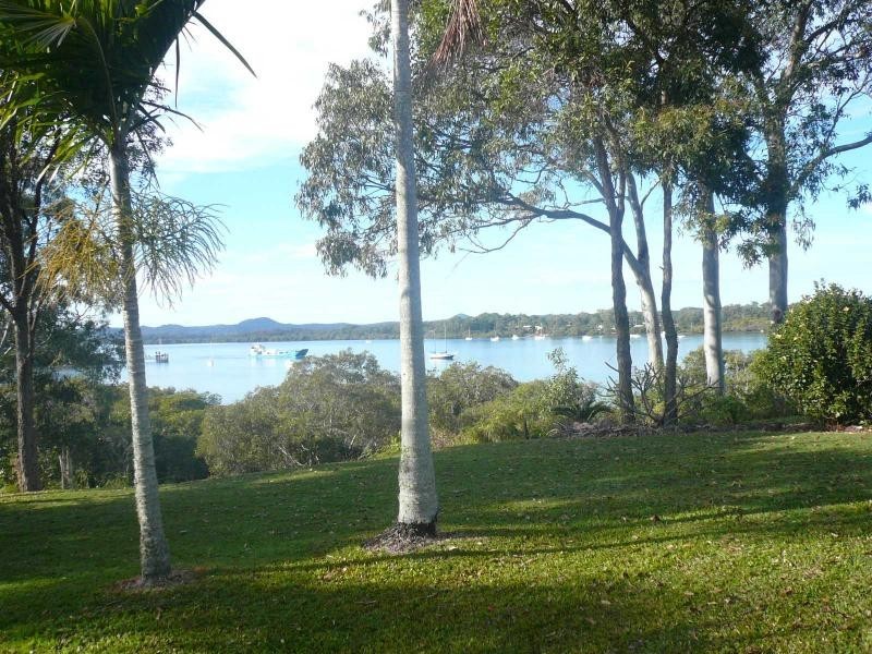8 Cowes Street, Macleay Island QLD 4184