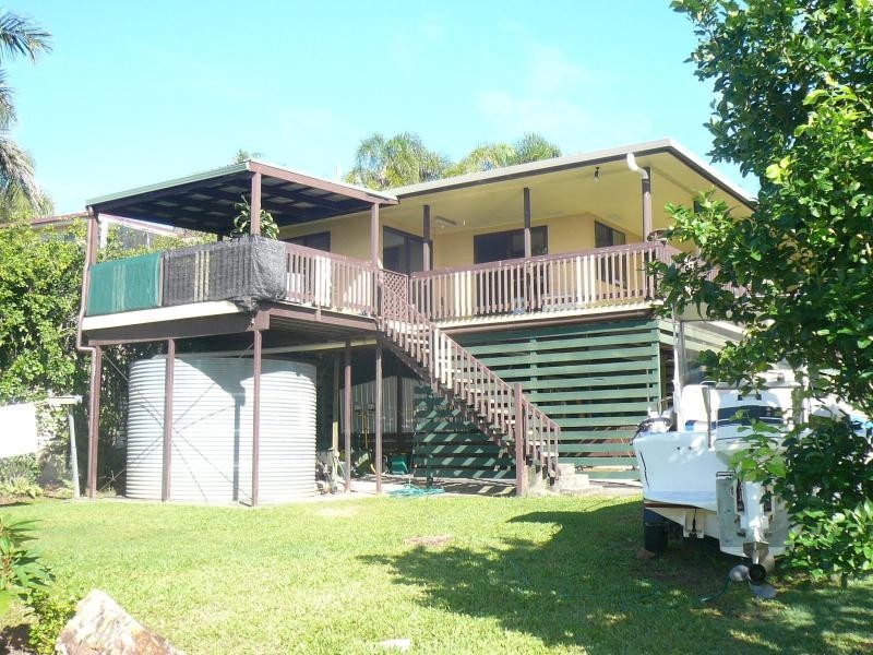 4 Koonwarra Parade, Macleay Island QLD 4184