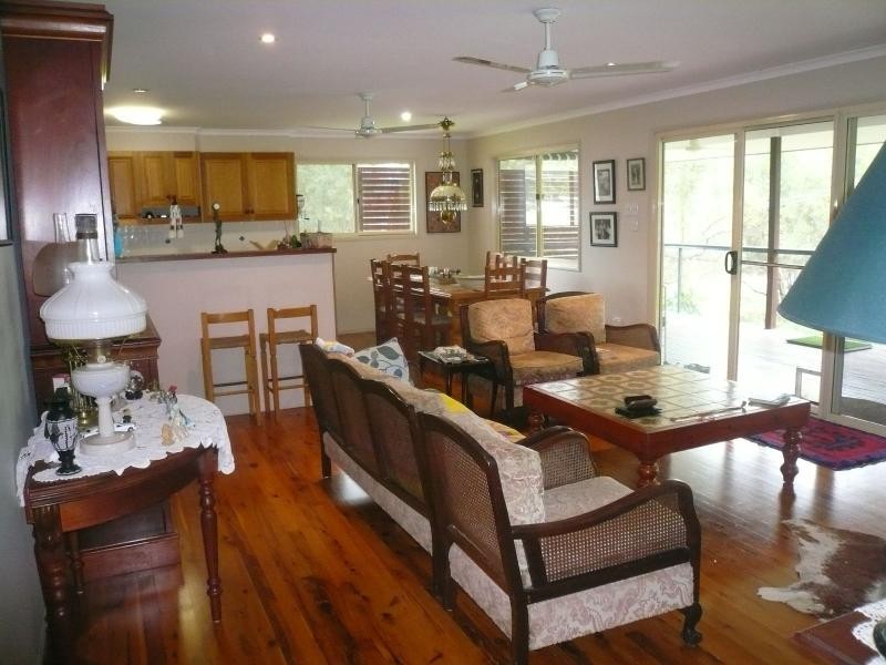 6 Kooberry Street, Macleay Island QLD 4184