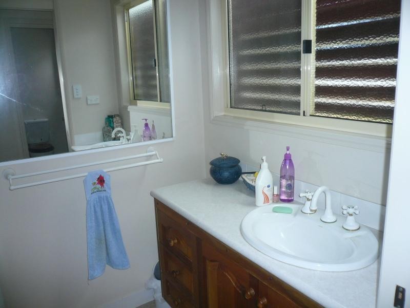 6 Kooberry Street, Macleay Island QLD 4184