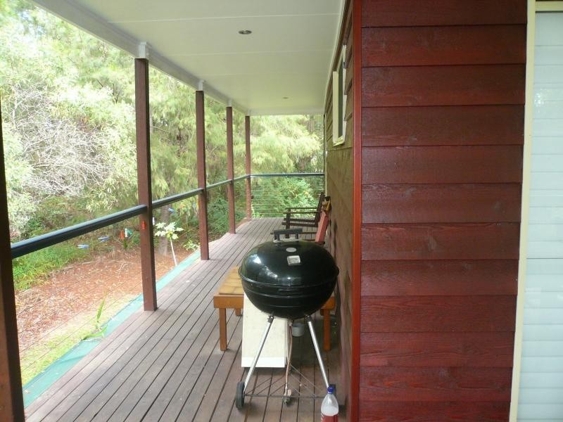 6 Kooberry Street, Macleay Island QLD 4184
