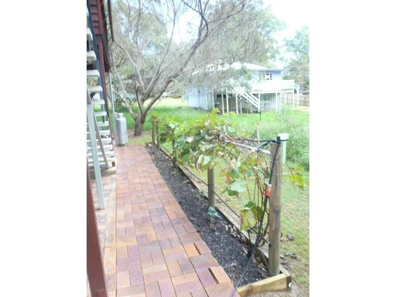 6 Kooberry Street, Macleay Island QLD 4184