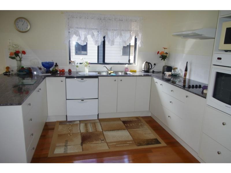 1 Dinjerra Street, Macleay Island QLD 4184