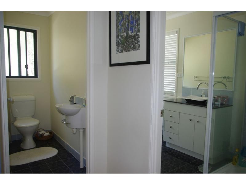 1 Dinjerra Street, Macleay Island QLD 4184