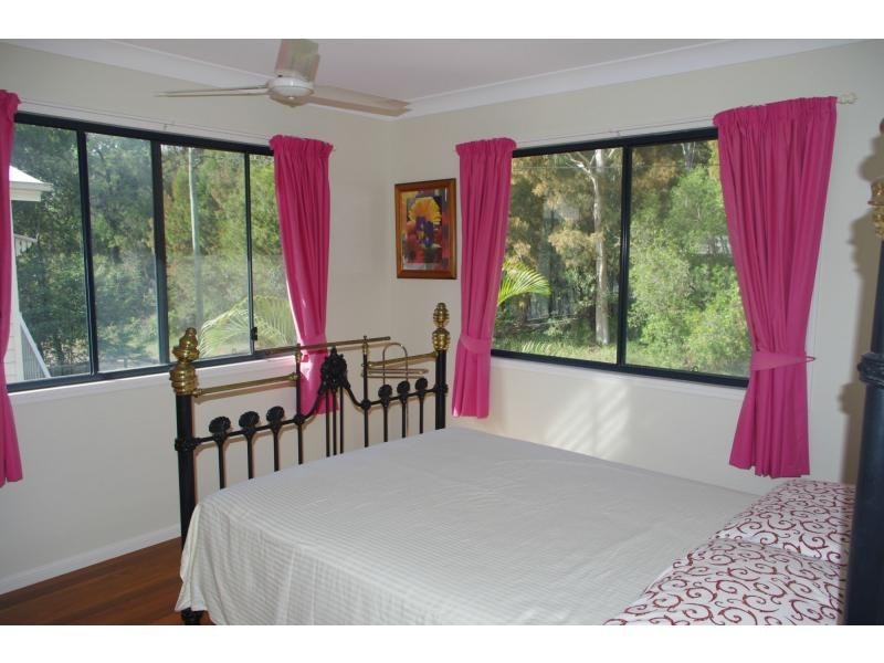 1 Dinjerra Street, Macleay Island QLD 4184