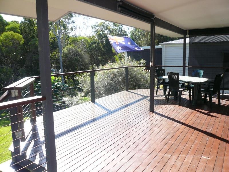 1 Dinjerra Street, Macleay Island QLD 4184