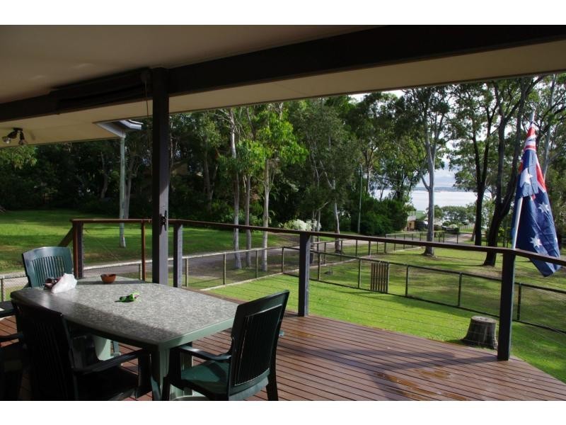 1 Dinjerra Street, Macleay Island QLD 4184