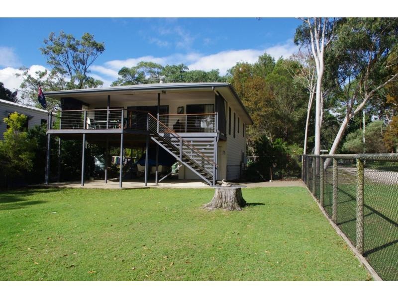 1 Dinjerra Street, Macleay Island QLD 4184