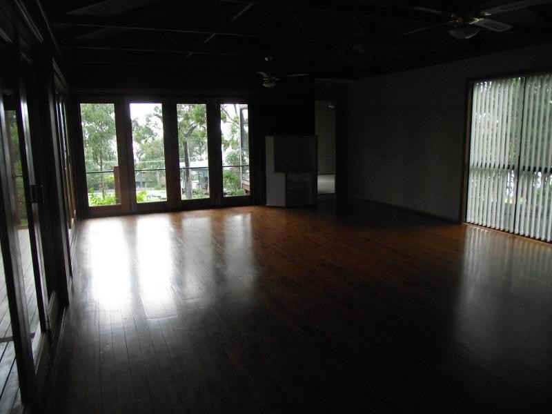 12 Ray Street, Macleay Island QLD 4184