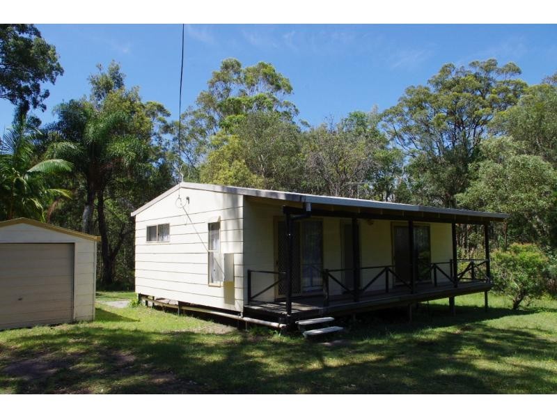 4 Dove Street, Macleay Island QLD 4184