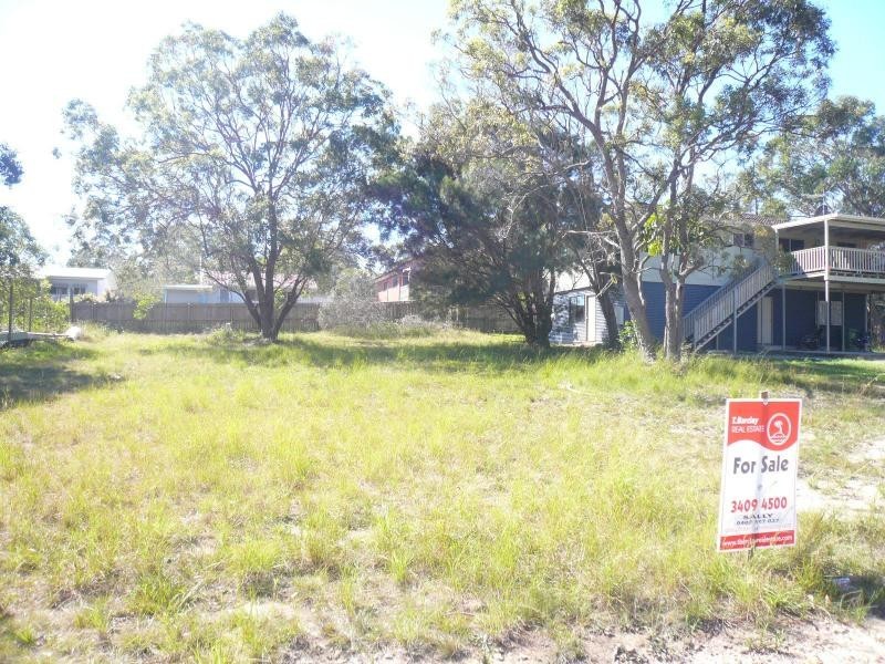 23 Hastings Terrace, Macleay Island QLD 4184