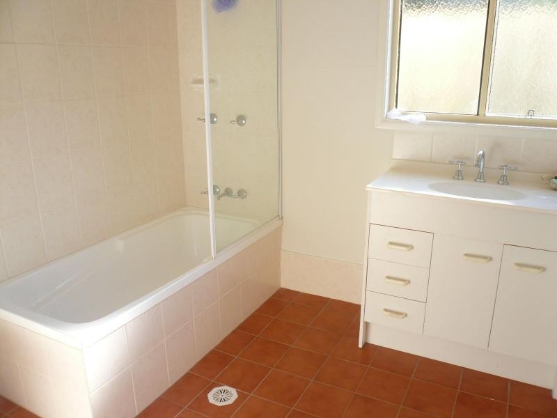 10 Mawarra Street, Macleay Island QLD 4184