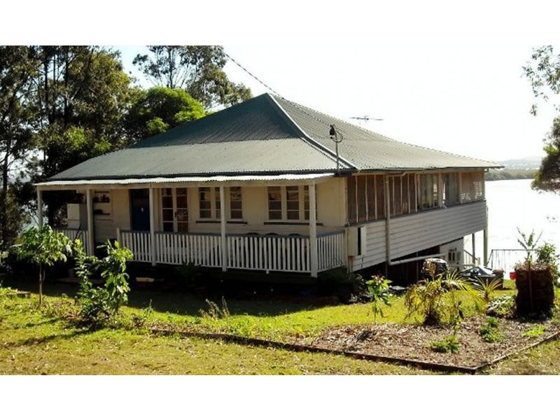 19 Cliff Terrace, Macleay Island QLD 4184