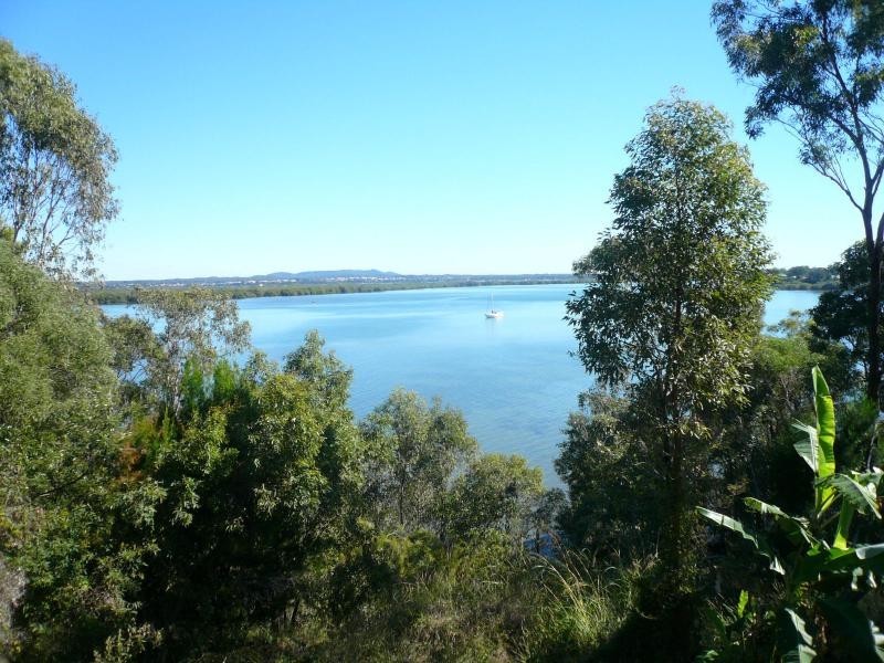 19 Cliff Terrace, Macleay Island QLD 4184