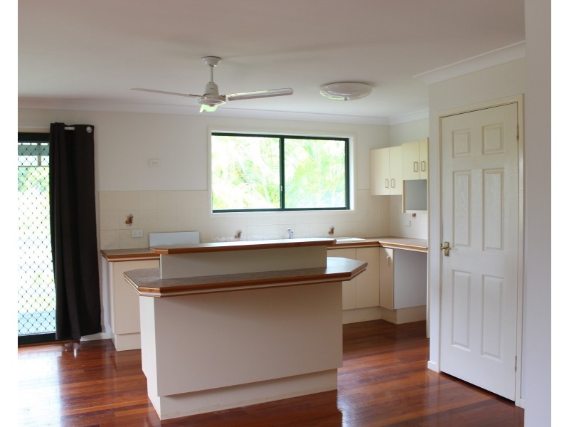 13 Michiko Street, Macleay Island QLD 4184