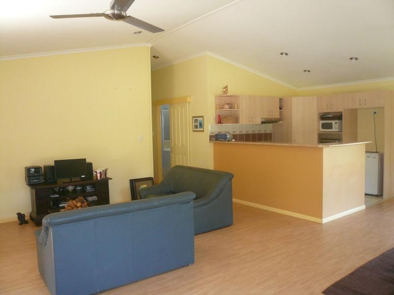 1 Charles Terrace, Macleay Island QLD 4184