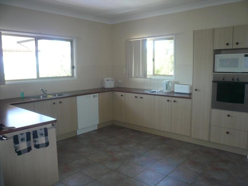 10 Boat Harbour Drive, Macleay Island QLD 4184