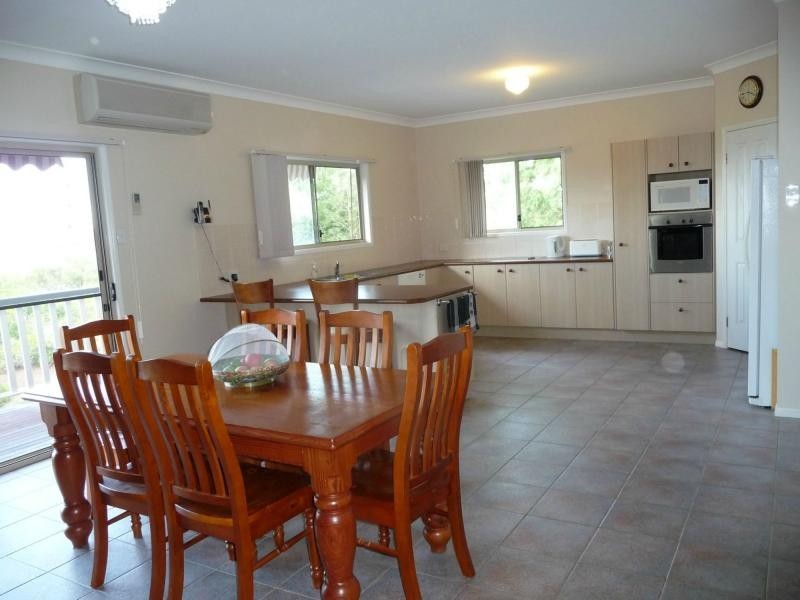 10 Boat Harbour Drive, Macleay Island QLD 4184