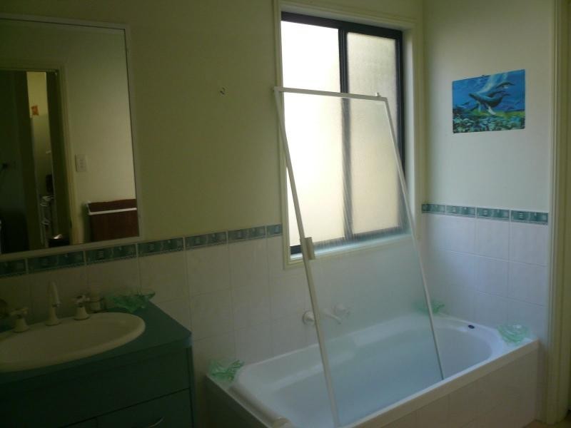 27 Tingara Street, Macleay Island QLD 4184
