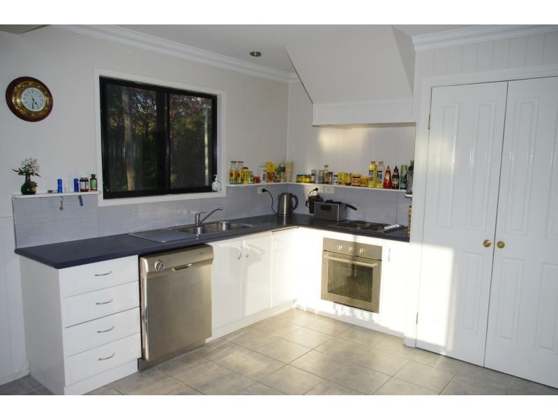 9 Dinjerra Street, Macleay Island QLD 4184