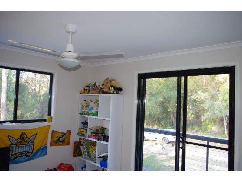 9 Dinjerra Street, Macleay Island QLD 4184